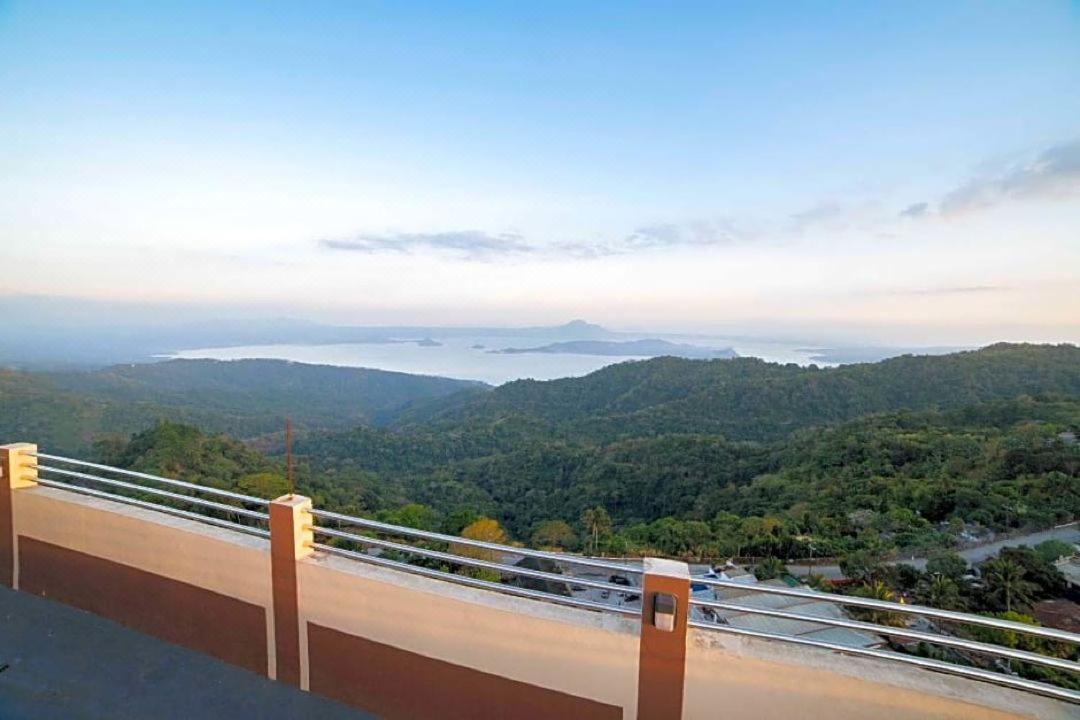 Cityland Tagaytay Taal Lake View City View Free Pool Parking Tagaytay City Exterior foto