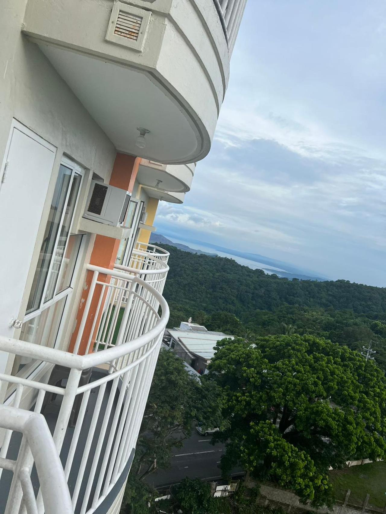 Cityland Tagaytay Taal Lake View City View Free Pool Parking Tagaytay City Exterior foto